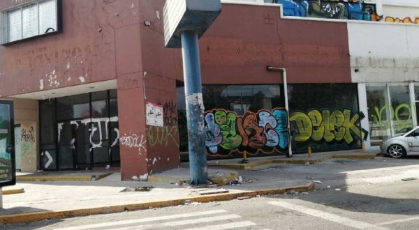 Preocupan a vecinos edificios en abandono