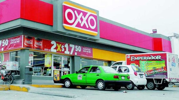 Busca Morena que empleados de Oxxo ganen como cajeros bancarios