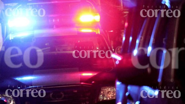 Hallan los cuerpos de dos personas sobre carretera Apaseo el Alto-Querétaro