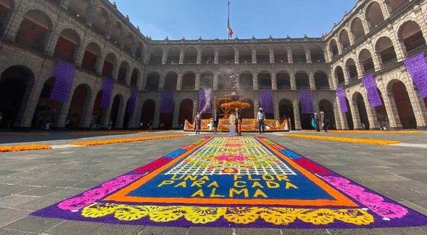 México dedica altar a sus víctimas de Covid-19