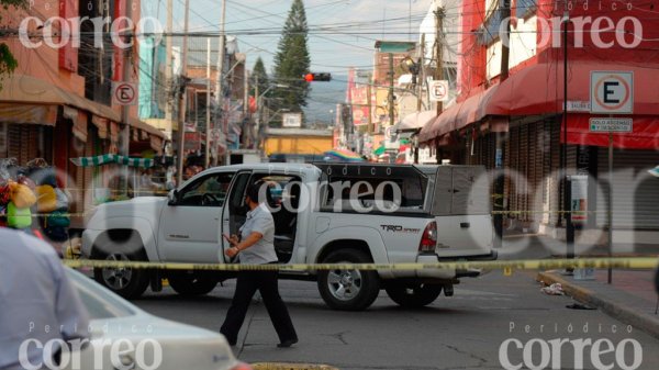 Hombres armados balean zapatería; hay un muerto y un herido