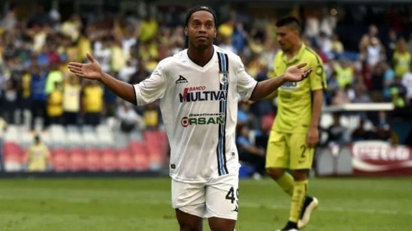 Ronaldinho pide entrenar de noche