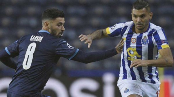 ‘Tecatito’ y Herrera ponen asistencias para porto y atlético