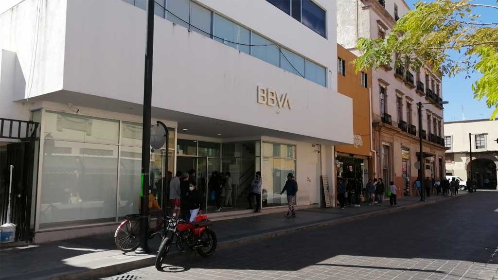 Instituciones bancarias cumplen protocolos de higiene en Celaya