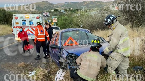 Volcadura en la Guanajuato-Silao deja a una mujer lesionada