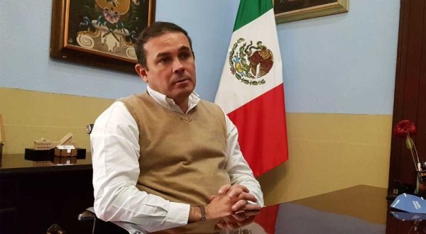 Navarro no descarta ir por la reelección