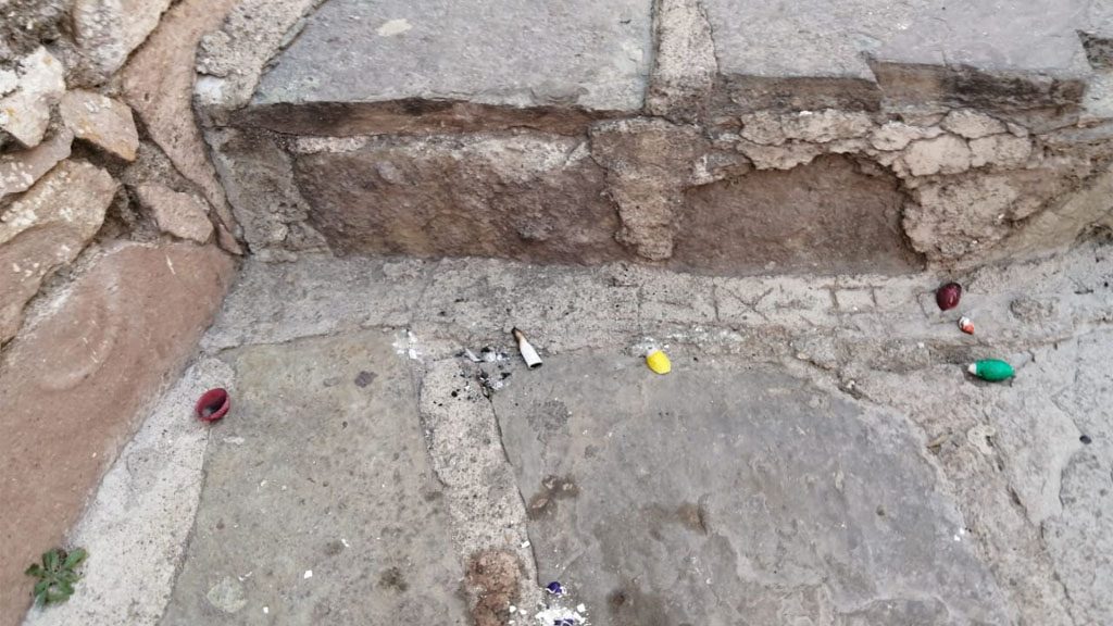 Denuncian presunta venta de pirotecnia en callejón de la capital