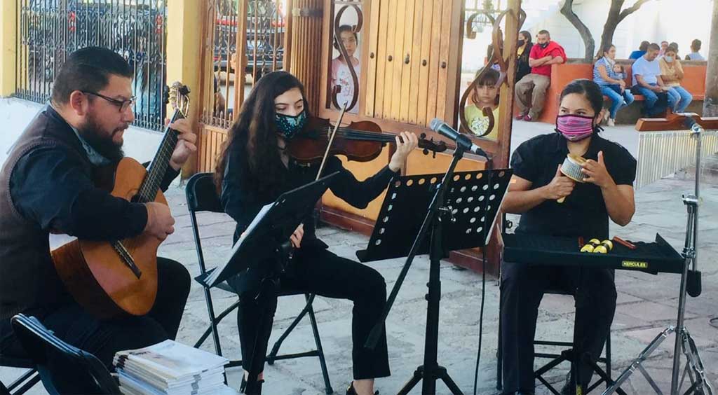 Exponen riqueza cultural con las tertulias literarias