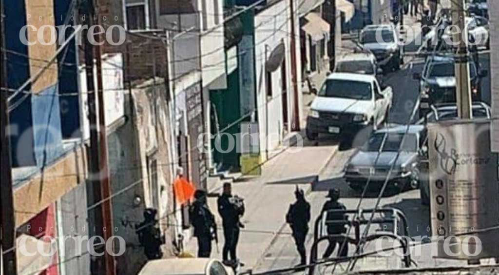 ¡De terror! A mano armada, asaltan tienda de abarrotes en pleno centro de Cortazar