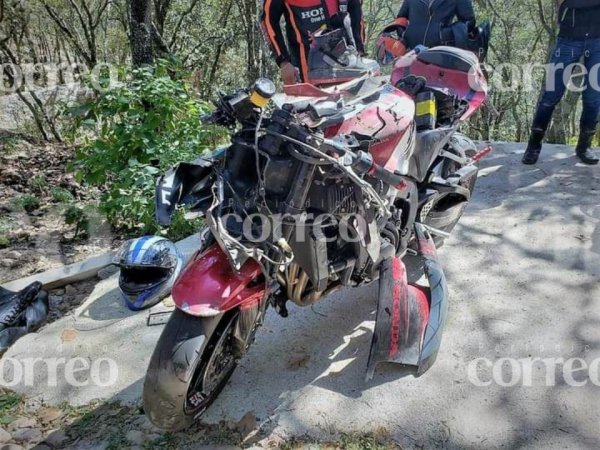 Accidente deja lesionado a un motociclista sobre carretera