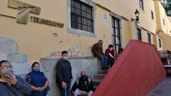 Quedaron “plantados” afuera de la oficina de telégrafos sin poder cobrar su pensión