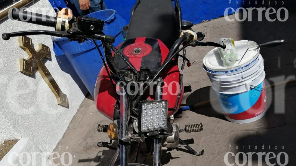 Policías recuperan motocicleta robada en la capital