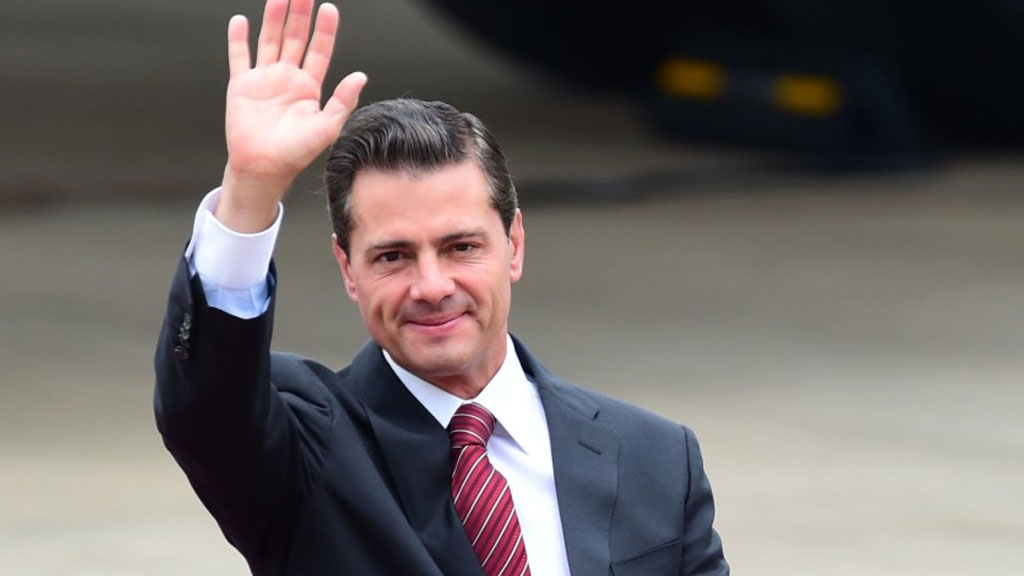 Reaparece Peña Nieto para darle el pésame a AMLO