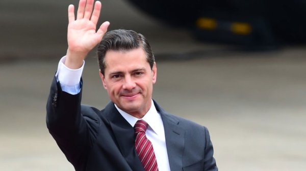 Reaparece Peña Nieto para darle el pésame a AMLO