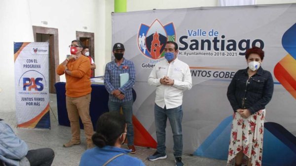 Realizan entrega simbólica de materiales de construcción a 35 familias