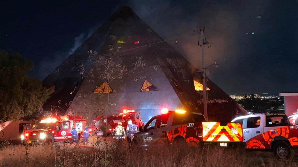 Se incendia en León inmueble conocido como ‘La Pirámide’