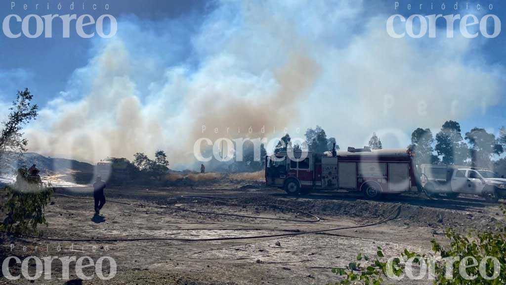 Reportan incendio en los terrenos de la empresa Tekchem