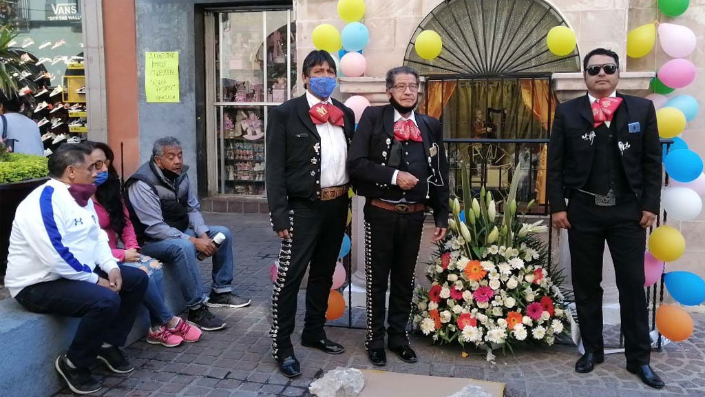 Celebran mariachis su día a pesar de la contingencia