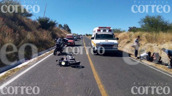 Accidente en la Acámbaro-Zinapecuaro deja a pareja de motociclista lesionada