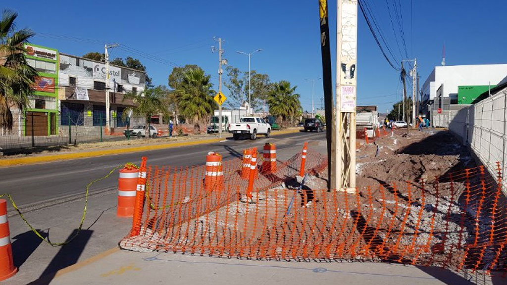 Avanza obra de edificación de puente peatonal