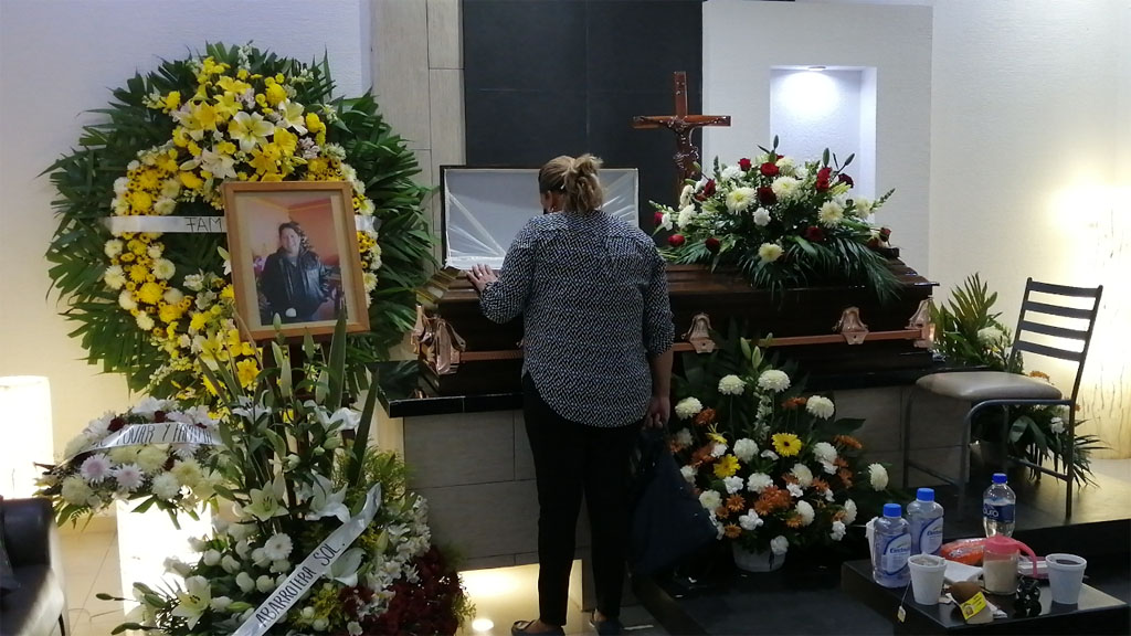 Familiares y amigos dan el último adiós a Juan Carlos Padilla