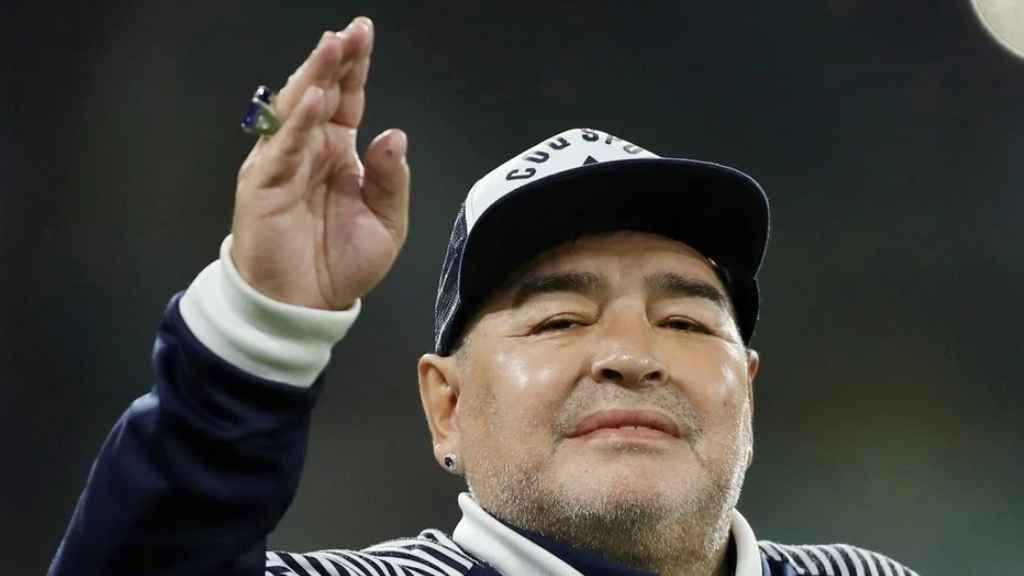 Denuncia abogado de Maradona “criminal idiotez” en fallecimiento del exfutbolista