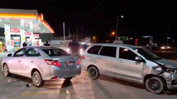 Ataque armado termina en choque en gasolinera de Silao