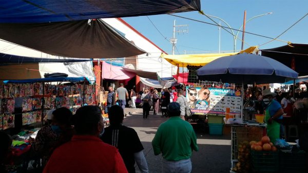 Aumenta uso de cubrebocas en tianguis de los miércoles