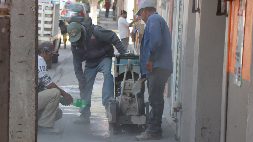 Inician trabajos de líneas secundarias de alcantarillado en zona centro de Romita