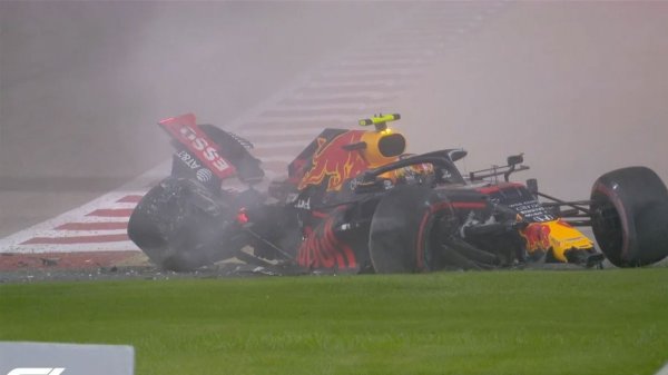 Choca de Alex Albon en segunda prueba del Gran Premio de Bahrein