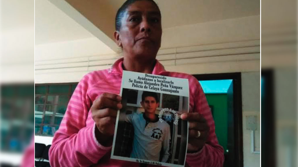 Madre de policía auxiliar desaparecido sigue sin poder cobrar sus sueldos caídos