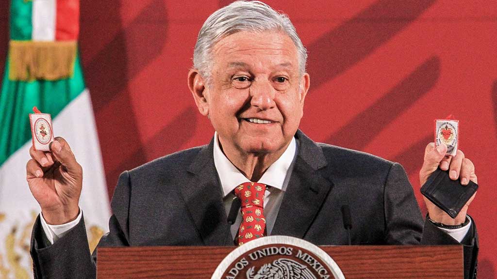 AMLO insiste que cubrebocas no es indispensable pues Gatell no se lo ha recomendado