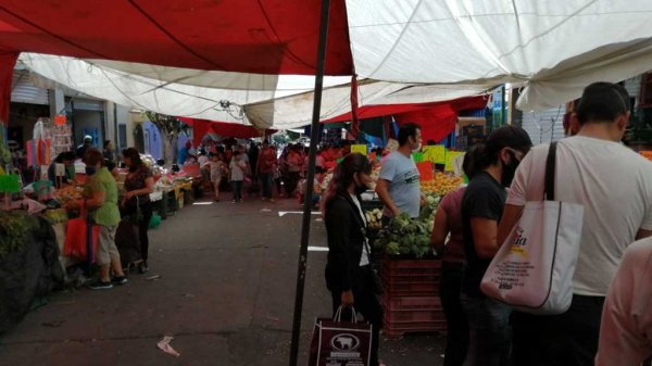 Analizan estrategias para beneficiar a comerciantes de los tianguis