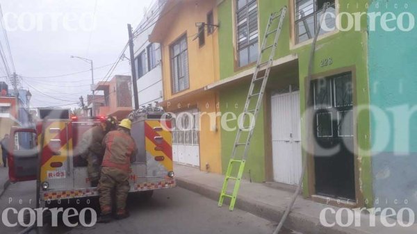 Reportan incendio en una vivienda en la zona centro de Silao