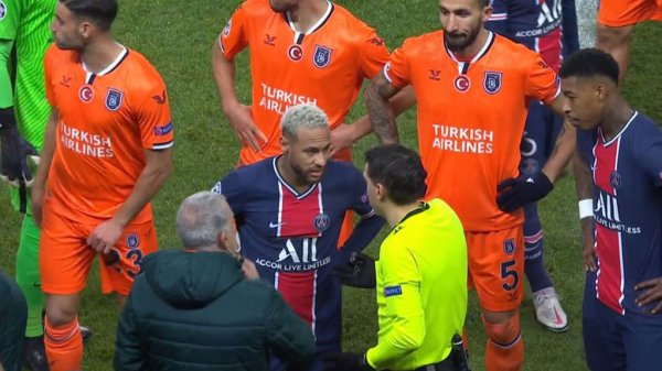 ¡BIEN HECHO! Istanbul y PSG dejan partido por insulto racista de un árbitro