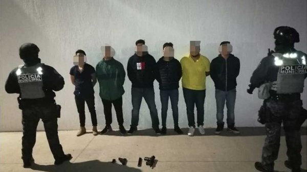 Detienen a seis hombres entre ellos un menor de edad por posesión de armas