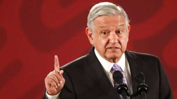 Propone AMLO aumento del 15% a salario mínimo