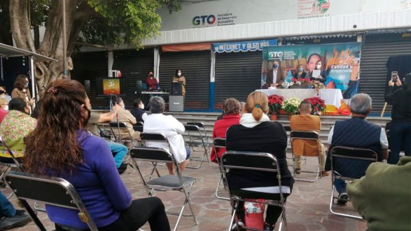 Locatarios de mercado Embajadoras celebran su medio siglo de existencia