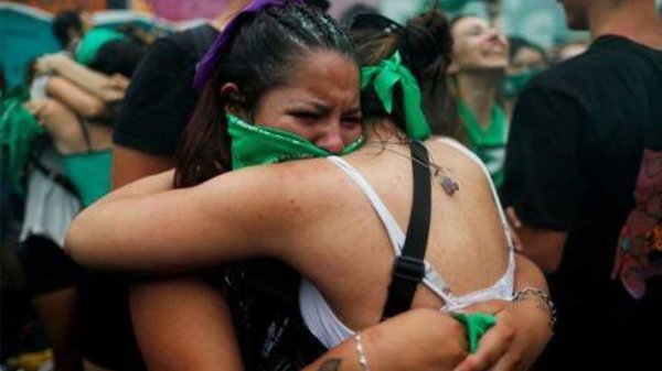 Diputados de Argentina aprueban proyecto de ley para legalizar el aborto