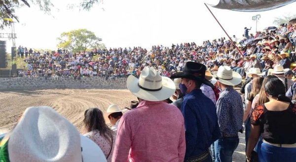 Fiscalización clausura jaripeo en Juan Martín