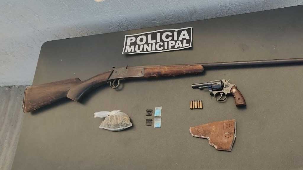 Localizan marihuana, cristal y armas de fuego abandonados entre sembradíos en Celaya