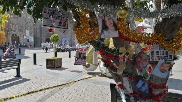 Colocan árbol de la vida en Salvatierra con fotografías de personas desaparecidas