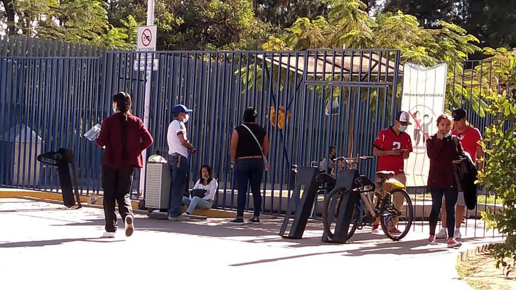 Apoyan ciudadanos a familiares de enfermos por Covid-19