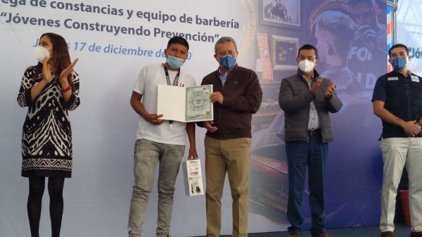 Se ‘gradúan’ 55 jóvenes como barberos en Irapuato