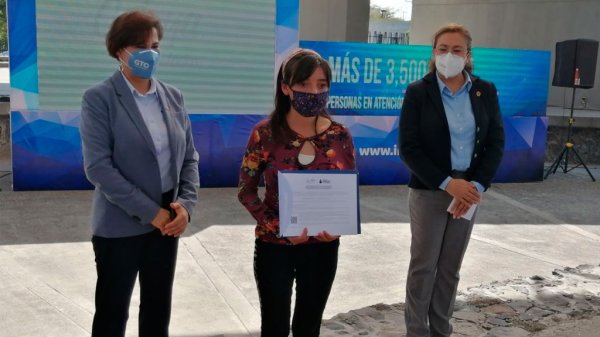 Más de 2 mil celayenses consiguen su certificado de primaria y secundaria