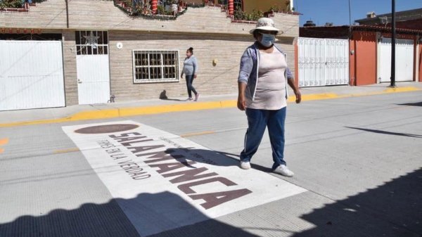 Entrega alcaldesa pavimentación en Miguel Fernández