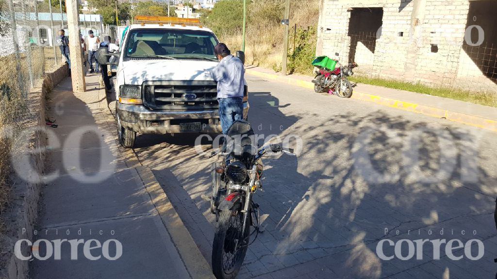 Motociclistas chocan entre ellos y resultan lesionados; uno iba a entregar una pizza