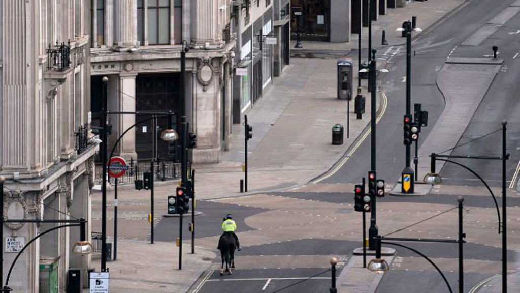 Inglaterra e Italia imponen confinamiento por Navidad