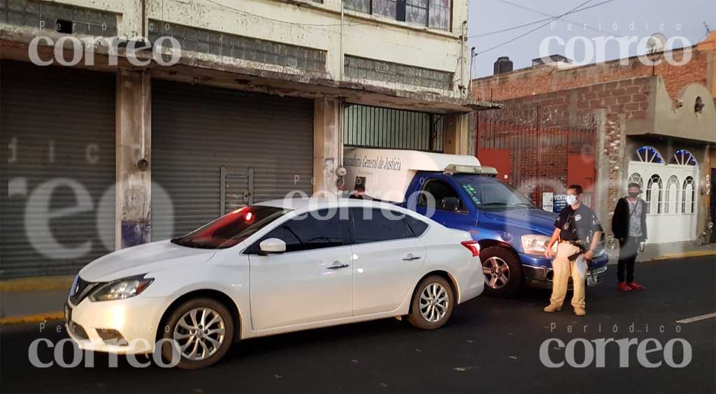 Descubren un cuerpo putrefacto al interior de una casa