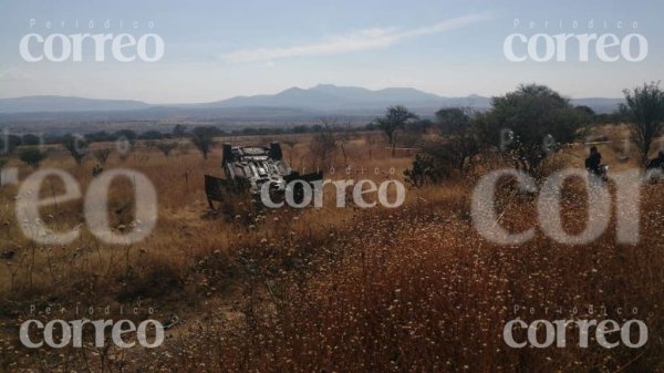 Ataque en plena carretera de Apaseo el Alto provoca terrible volcadura